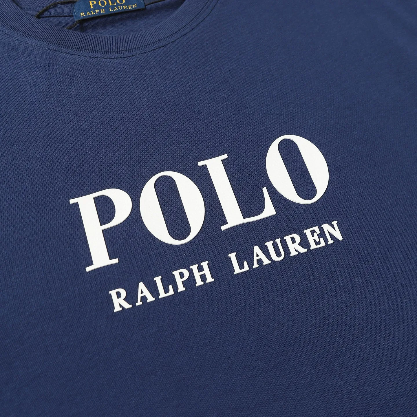 P126 Style number: 508 Ralph Lauren/Ralph Lauren 25ss new summer 3D silicone Polo embossed round neck T-shirt. The main logo on the neck has a QR code mark, which can be scanned for verification. It uses 3D silicone three-dimensional English letter logo embossing to distinguish low-low products on the market. 32 counts, 240g hydrophilic toner, 100% cotton fabric, comfortable and soft, highly breathable, focusing on high-end cost-effectiveness, needless to say good quality. Available in a variety of colors, both boys and girls can try this genderless style, giving them a yuppie tone in no time. Immerse yourself in your leisurely style, and have your own style in retro. Natural, vivid and very French romantic feelings, perfectly integrating youthful atmosphere and trend. Color: off-white, navy blue, dark green, light green Size: S-xL S Shoulder width 44 Bust 104 Sleeve length 23 Clothing length 72 M Shoulder width 45 Bust 108 Sleeve length 24 Clothing length 74 L Shoulder width 46 Bust 112 Sleeve length 25 Clothing length 76 xL Shoulder width 47 Bust 116 Sleeve length 26 Clothing length 78